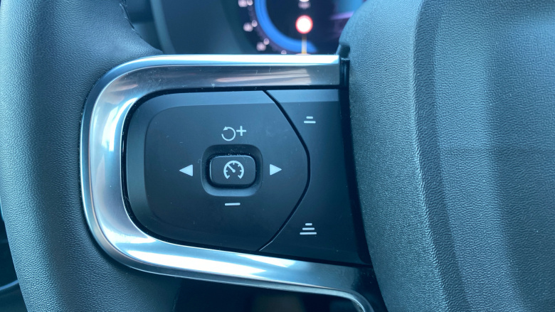 Volvo XC40 2.0 B3P Core 5dr Auto Petrol Estate